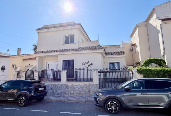 Resale - Detached Villa - La Marina