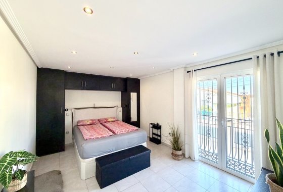 Resale - Detached Villa - La Marina