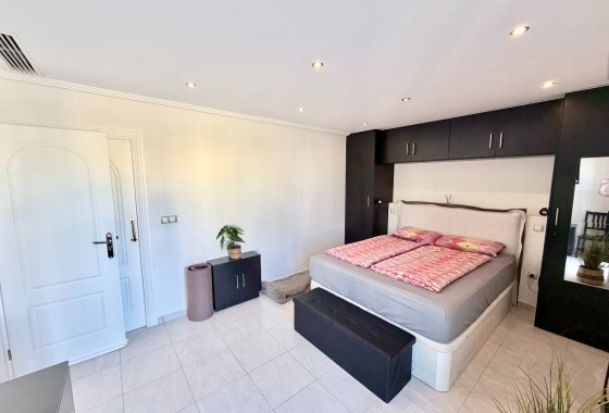 Resale - Detached Villa - La Marina