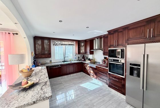 Resale - Detached Villa - La Marina