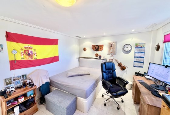 Resale - Detached Villa - La Marina
