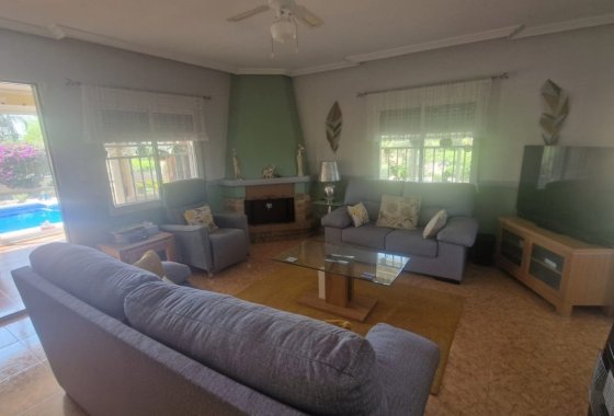 Resale - Country House/Finca - Catral