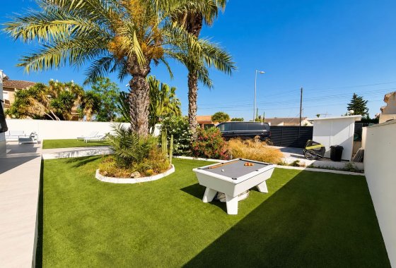 Resale - Detached Villa - La Marina