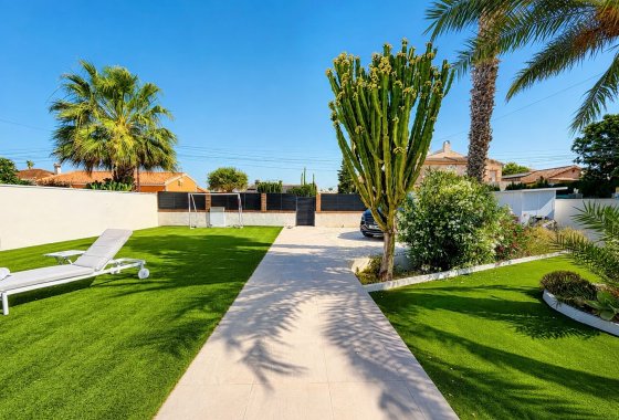 Resale - Detached Villa - La Marina