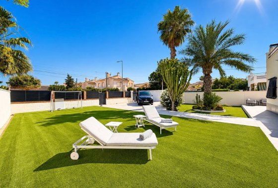 Resale - Detached Villa - La Marina