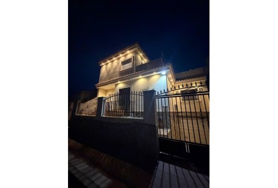 Resale - Detached Villa - La Marina