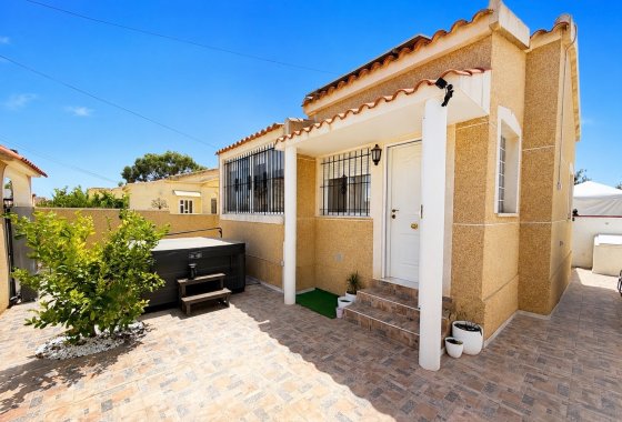 Resale - Detached Villa - La Marina