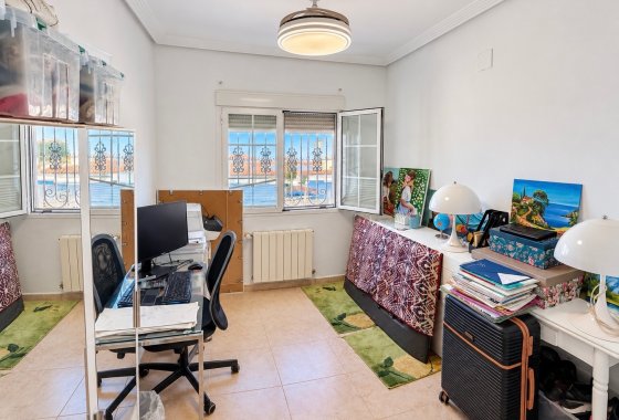 Resale - Detached Villa - La Marina