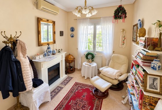 Resale - Detached Villa - La Marina