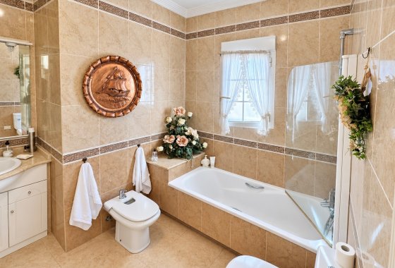 Resale - Detached Villa - La Marina