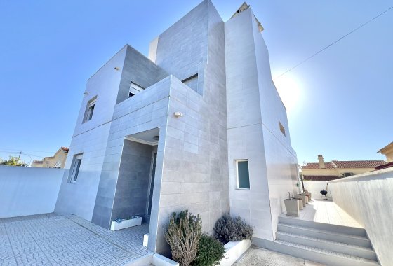 Resale - Detached Villa - La Marina