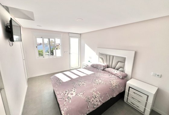 Resale - Detached Villa - La Marina