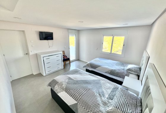 Resale - Detached Villa - La Marina