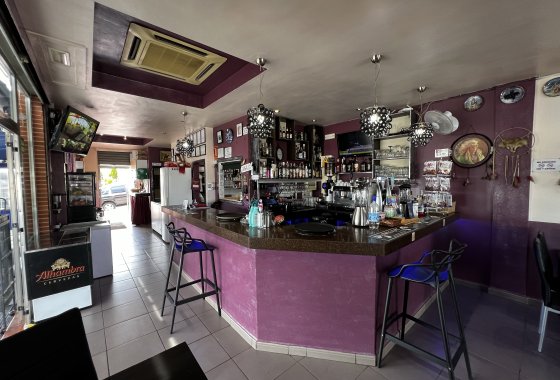 Wiederverkauf - commercial property - La Marina