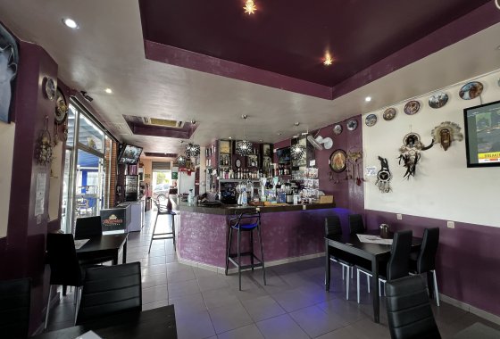 Wiederverkauf - commercial property - La Marina